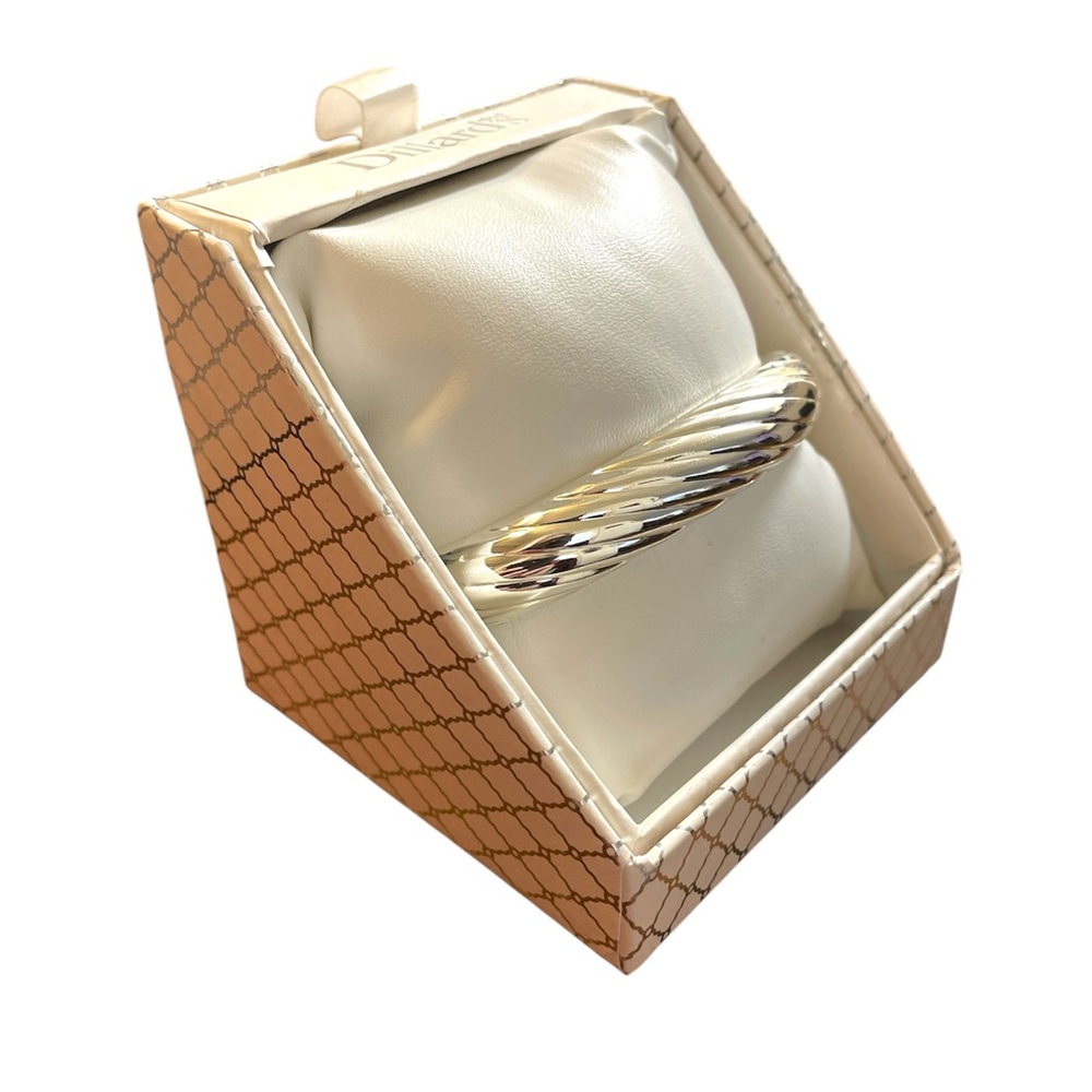 Dillard’s Sculptural Textured Oval Hinged Bangle Bracelet New in Box NWT